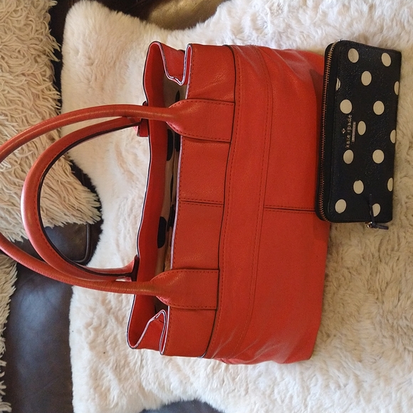 Kate Spade Quinn Vila Abelle large tote in bow, red leather. - Picture 2 of 14